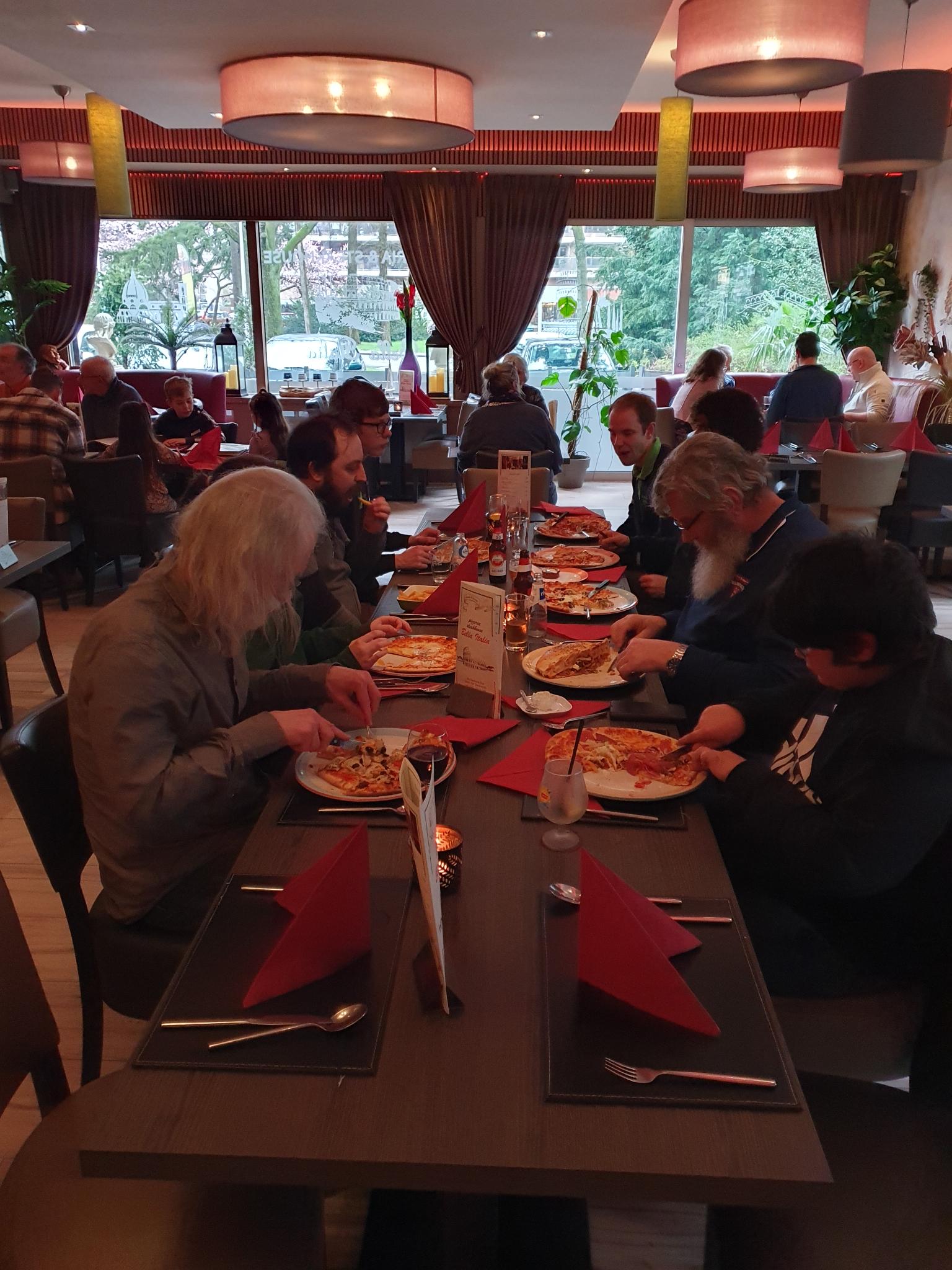 1 April pizzeria 2.png